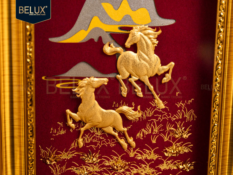 Tranh mã đáo thành công dát vàng 24k- 25x20cm (nền đỏ)